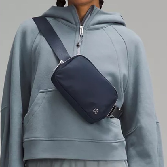 NWT Black with New Gold Hardware Everywhere Belt Bag 1L - Picture 9 of 10